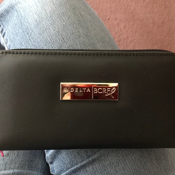 Delta Handbags - Delta Airlines BCRF Black Wallet